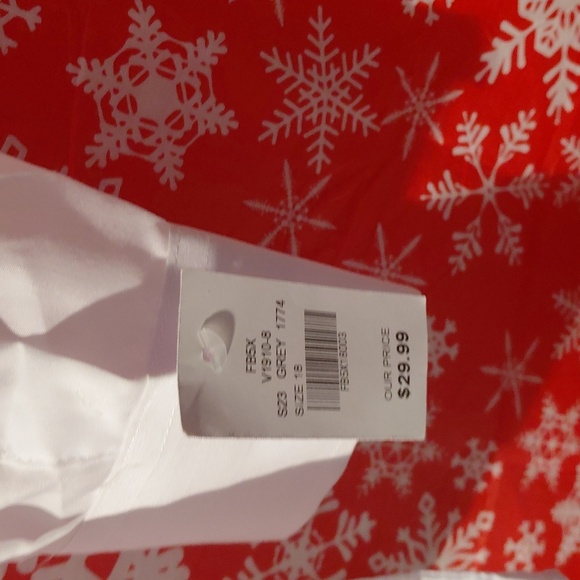 Kids World Of USA White Shirt with Gray Bow Tie and Matching Vest Size Boys 18. - Picture 6 of 7